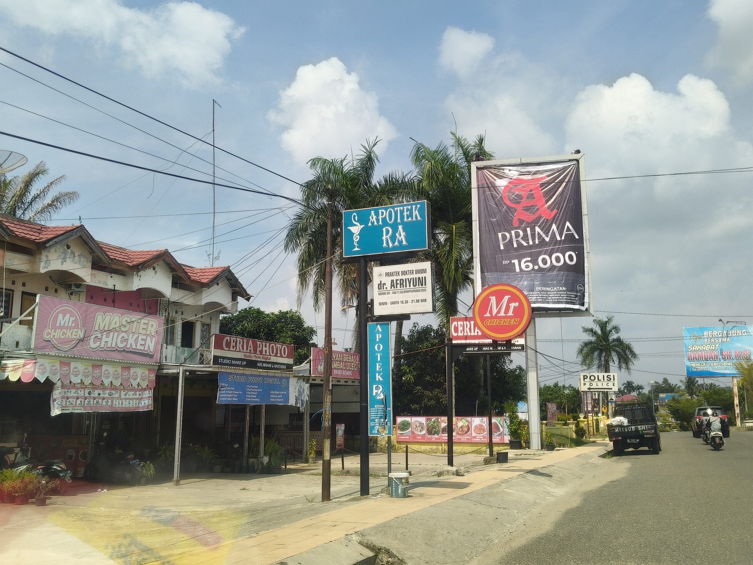 IMG20250722105846-scaled BALEHO-BALEHO IKLAN ROKOK,MASIH TERPAMPANG BEBAS DI KAWASAN RIMBO BUJANG,TEBO.