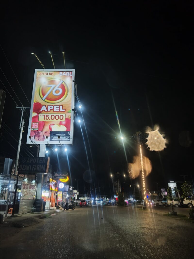Baliho Iklan Rokok di depan Rumah Sakit Umum 