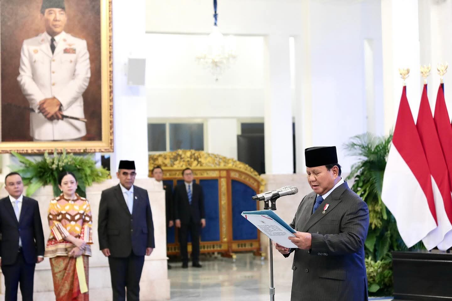 FB_IMG_1758118039068 PRESIDEN PRABOWO LANTIK DUA MENTERI DAN TIGA WAKIL MENTERI KABINET MERAH PUTIH