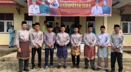 KADES PASEBAN BERSAMA PERANGKAT DI KANTOR DESA PASEBAN