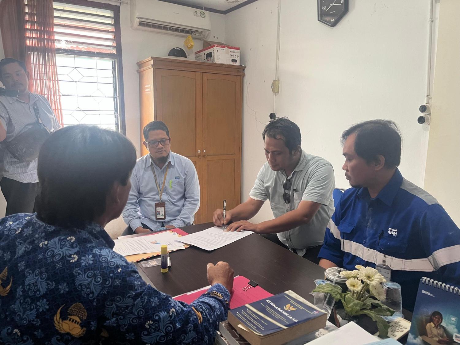 IMG-20250918-WA0011-1 PECAT KARYAWAN SEPIHAK,KANTOR HUKUM HENDRY.C.SARAGI,S.H DAN REKAN SOMASI PT C.K BUNGO,BERUJUNG DAMAI