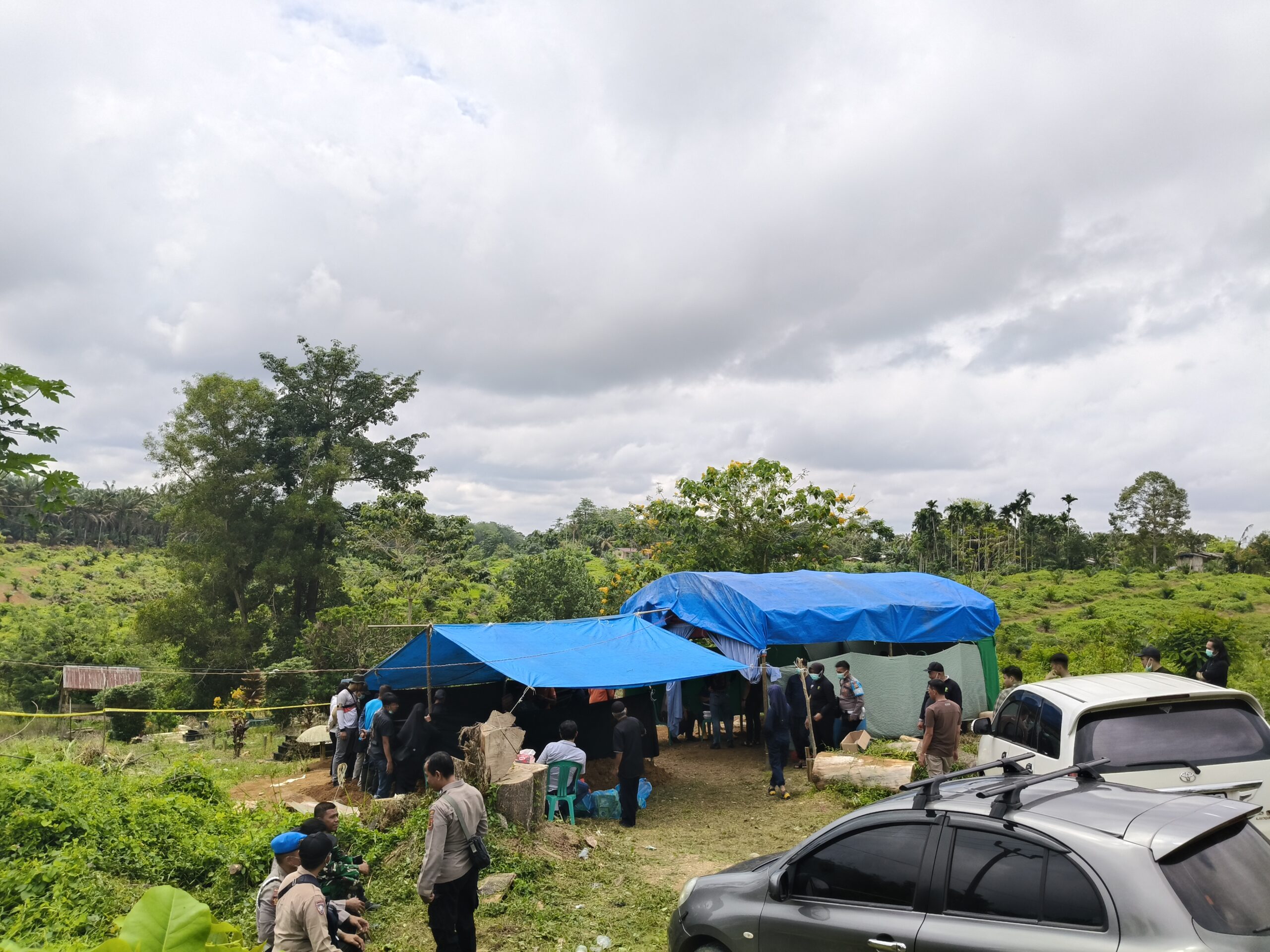 IMG20250913110657_02-scaled PROSES EKSHUMASI ALM.IMAM KOMAINI SIDIK DI KAWAL TIM LAWYER HENDRY.C.SARAGI DAN POLRES TEBO