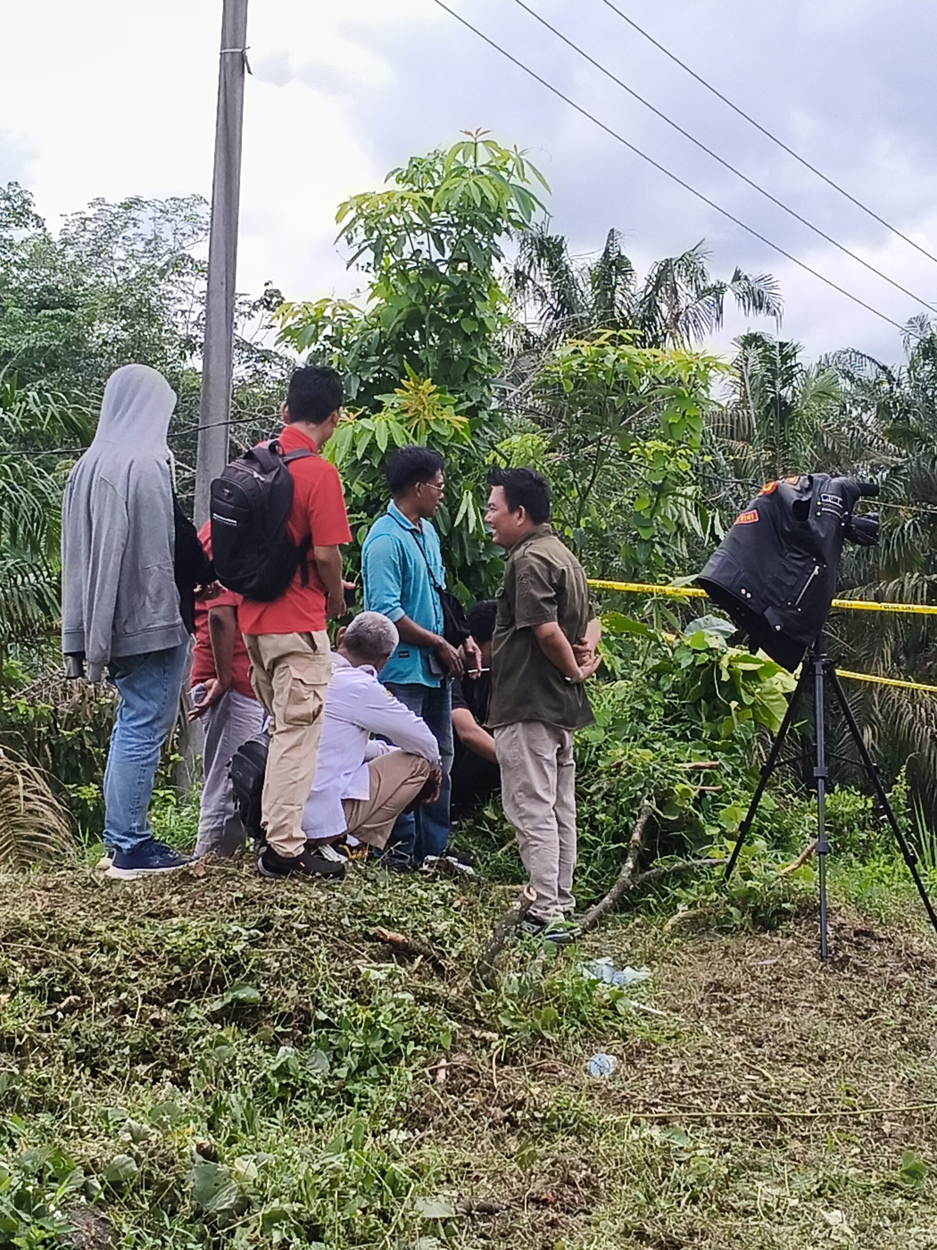 IMG20250913112814_BURST000_COVER-scaled PROSES EKSHUMASI ALM.IMAM KOMAINI SIDIK DI KAWAL TIM LAWYER HENDRY.C.SARAGI DAN POLRES TEBO