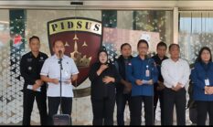 KEJAGUNG RESMI TETAPKAN DAN TAHAN NADIEM MAKARIM JADI TERSANGKA KORUPSI PENGADAAN LAPTOP DI KEMENDIKBUDRISTEK.