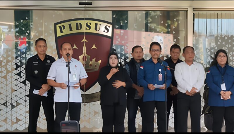 KAPUSPENKUM DAN DIRDIK JAMPIDSUS KEJAGUNG RI, SAAT KONFRENSI PERS DI GEDUNG KEJAGUNG RI