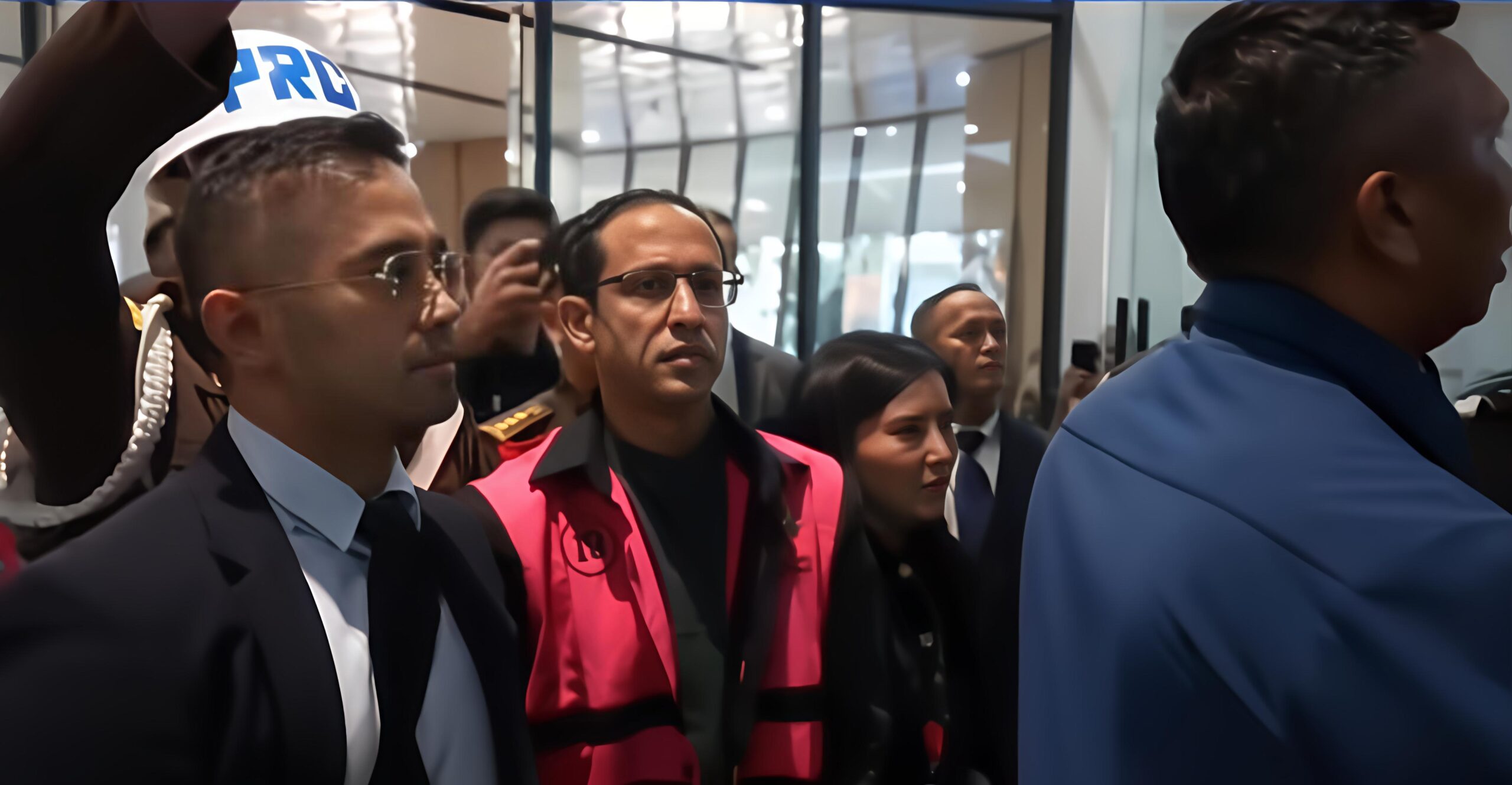 IMG_20250904_231014-scaled KEJAGUNG RESMI TETAPKAN DAN TAHAN NADIEM MAKARIM JADI TERSANGKA KORUPSI PENGADAAN LAPTOP DI KEMENDIKBUDRISTEK.