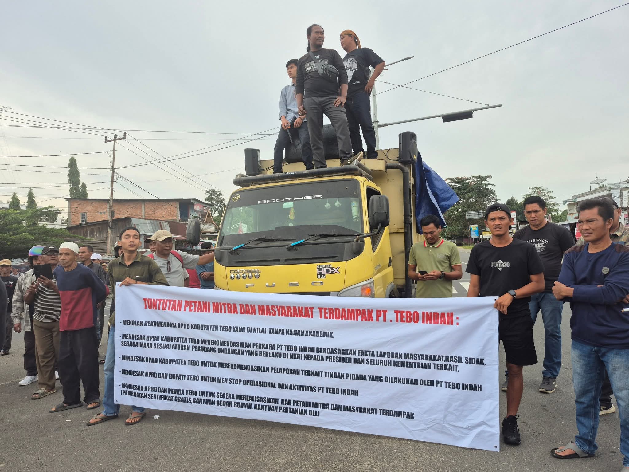 FB_IMG_1761630007900 HGU PT TEBO INDAH HARUS DI CABUT DAN STOP BER-OPERASI DEMI KEPASTIAN HUKUM BAGI MASYARAKAT DI 10 DESA DI KABUPATEN TEBO