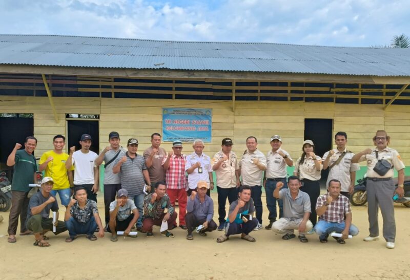 Foto Bersama masyarakat Dusun Kelumpang Jaya Desa Balai Rajo Kec.VII Koto Ilir