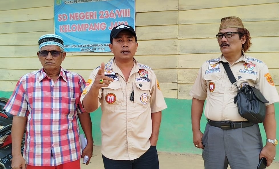 IMG-20251001-WA0039 DPP ELANG TIGA HAMBALANG JAMBI SIAP LAPOR ISTANA, JIKA GUBERNUR JAMBI DAN BUPATI TEBO TAK BANGUN SDN 236/VIII BALAI RAJO