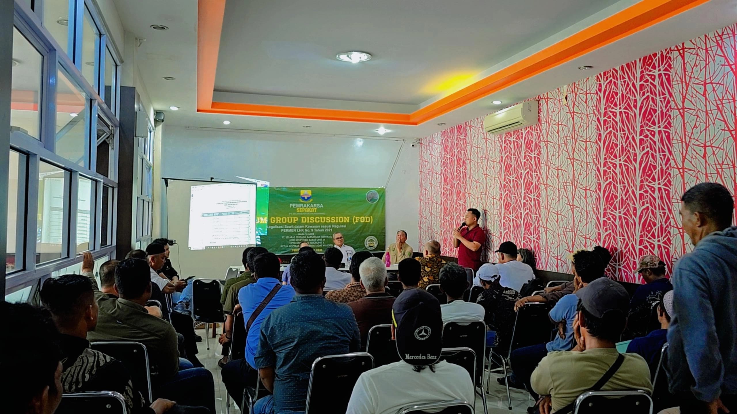 IMG-20251008-WA0052 FGD LEGALITAS SAWIT DALAM KAWASAN DAN SOSIALISASI PERIZINAN DAN PNBP DI WILAYAH KABUPATEN TEBO