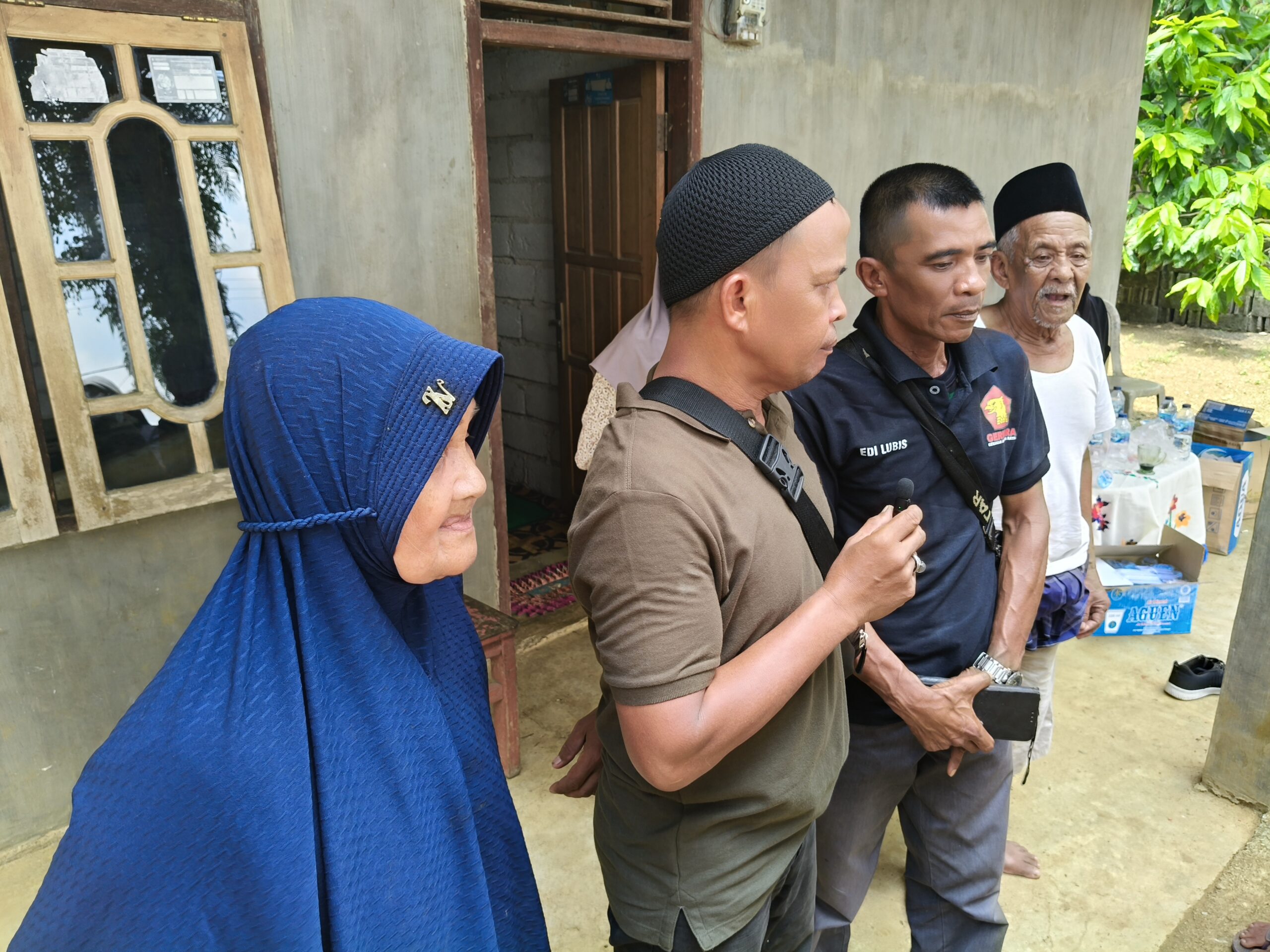 IMG20251010115119-scaled Untung Swastadi Kades Suka Damai,Di Amuk Keluarga Agus Salim Lubis Saat Sidang Lapangan.