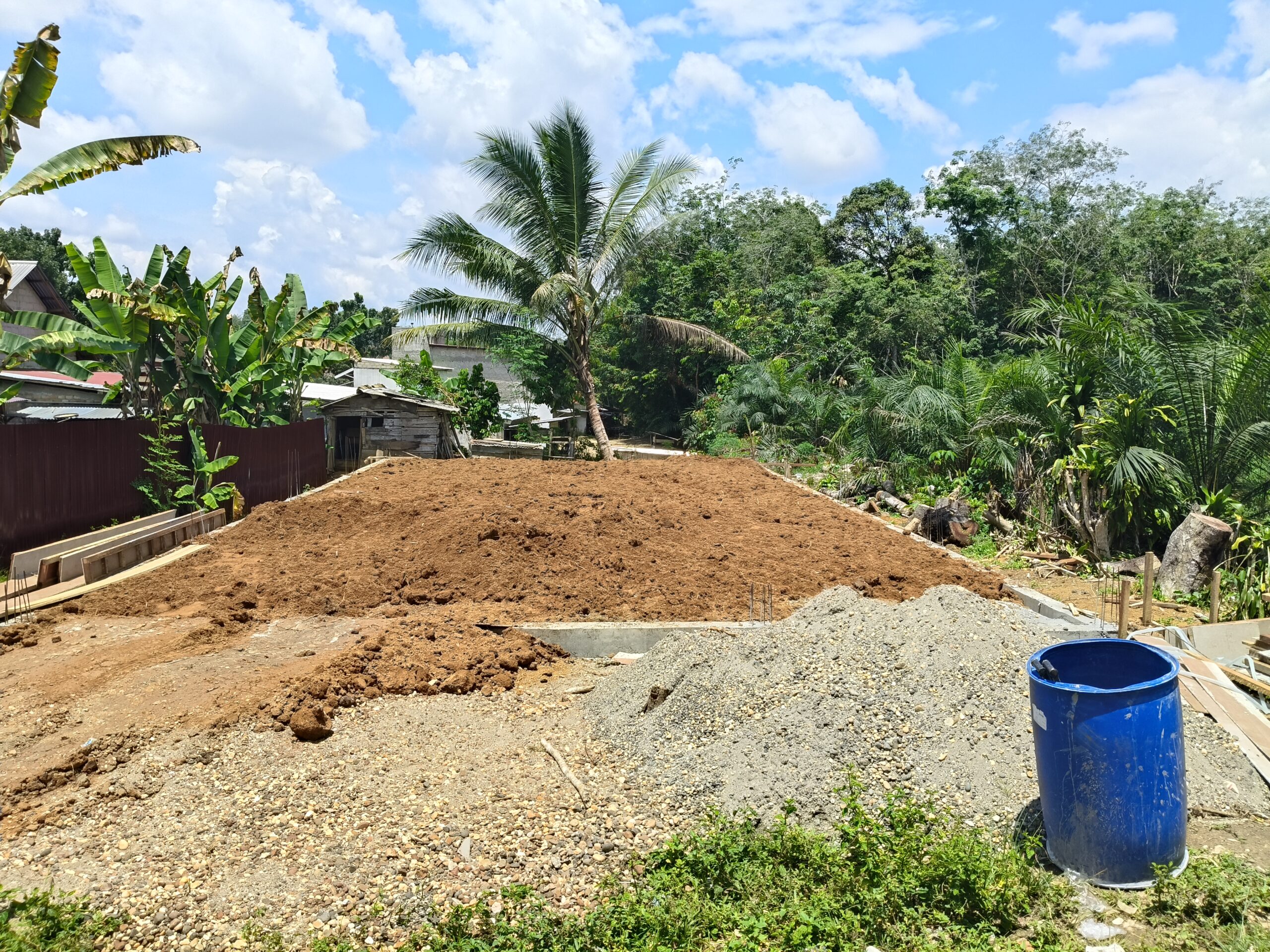 IMG20251014123401-scaled PEMBANGUNAN AULA SERBAGUNA DESA PERINTIS MAKMUR MULAI DI KERJAKAN