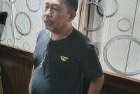 Romi Faisal saat di wawancarai Media