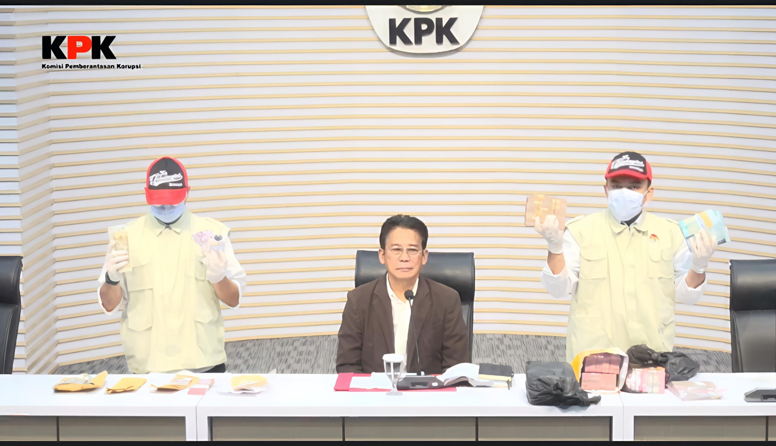 IMG_20251105_152005-scaled GUBERNUR RIAU,ABDUL WAHID JADI TERSANGKA OTT KPK