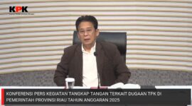 Pimpinan KPK JOHANIS TANAK saat Konferensi Pers