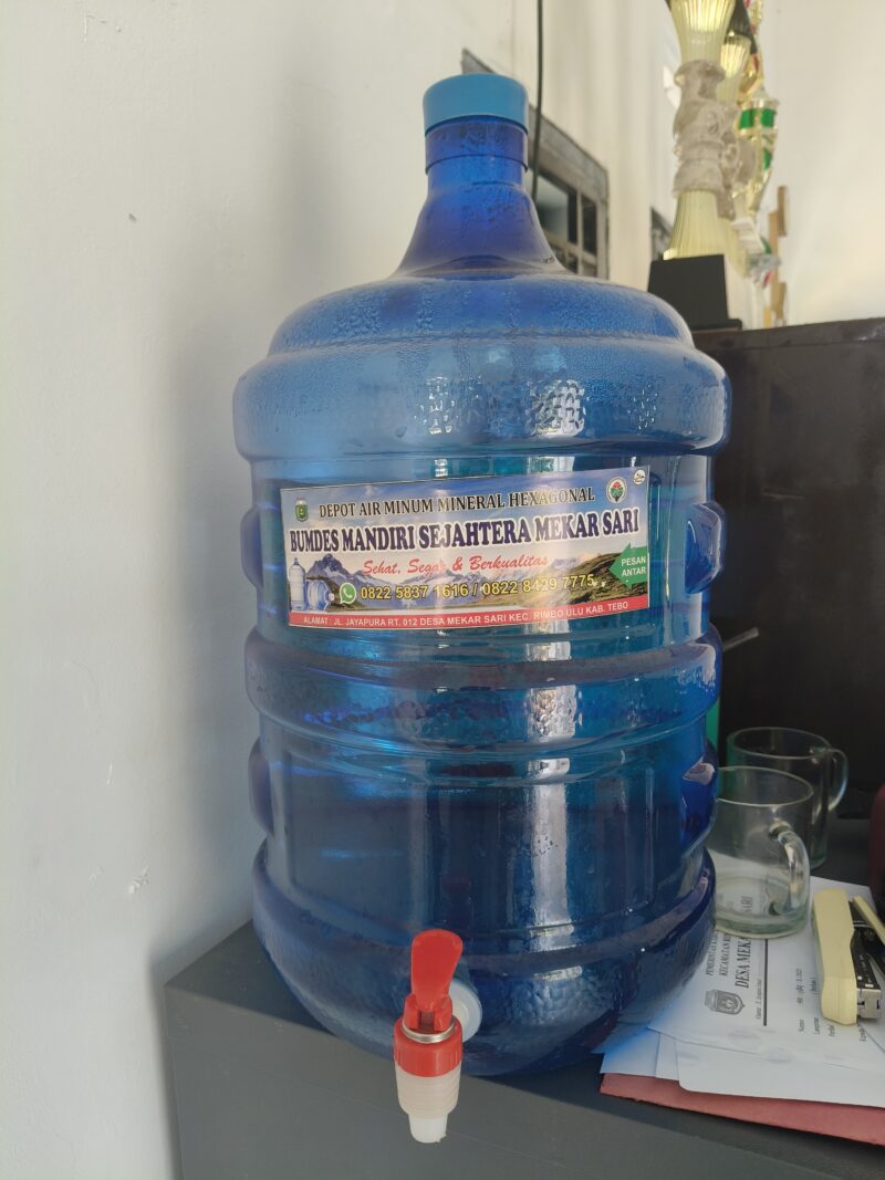 FOTO GALON AIR MINUM PRODUK BUMDES MEKAR SARI