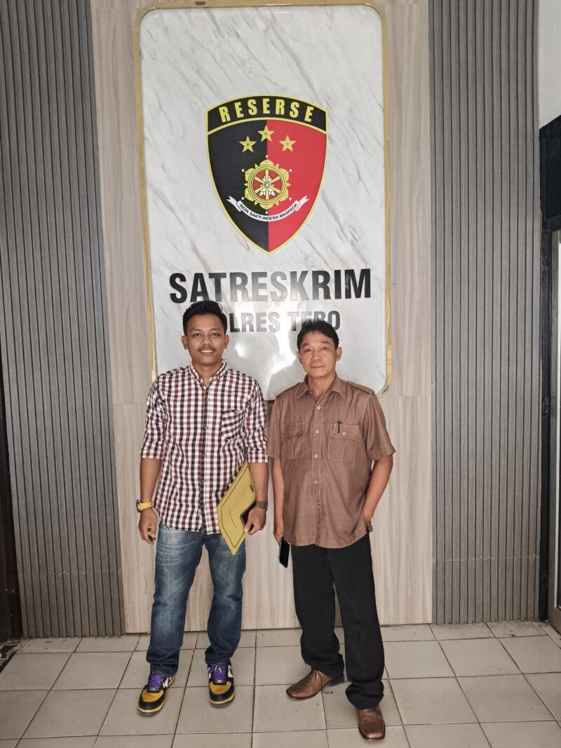 SAUDARA RIZKY DAN PENDAMPING HUKUM NYA SAAT BUAT LAPORAN DI POLRES TEBO