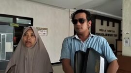 HENDRI.C.SARAGI S.H dan IBU KORBAN Saat Konferensi Pers di PN Tebo