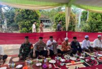 KAPOLSEK TEBO ILIR, DANRAMIL TEBO ILIR DAN CAMAT TEBO ILIR SAAT ACARA SAFARI RAMADHAN DI DESA BETUNG BEDARAH BARAT