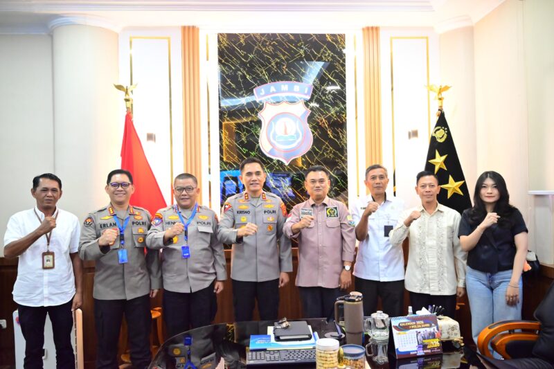 Kapolda Jambi, Irjen Pol. Krisno H. Siregar bersama DPD RI  H. M. Sum Indra Saat Reses di Jambi