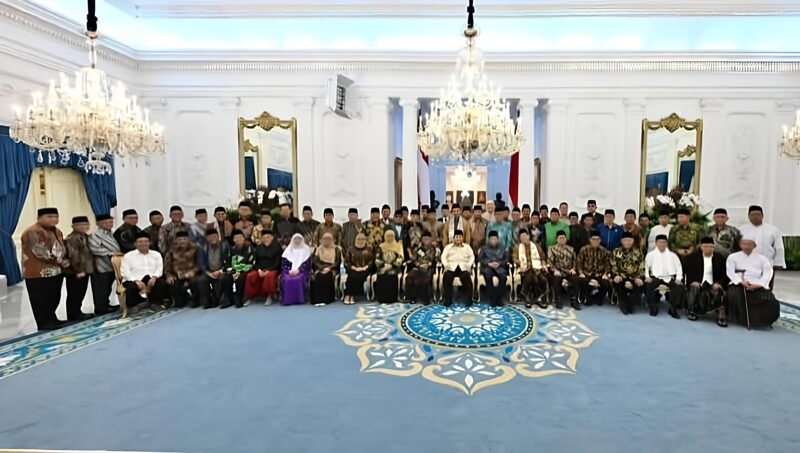 Foto Bersama Presiden Prabowo Subianto menggelar pertemuan bersama para pimpinan organisasi kemasyarakatan