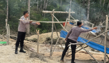 KAPOLSEK RIMBO BUJANG,AKP IDA BAGUS MADE OKA, S.H SAAT RAZIA DOMPENG DI DESA PERINTIS