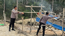 KAPOLSEK RIMBO BUJANG,AKP IDA BAGUS MADE OKA, S.H SAAT RAZIA DOMPENG DI DESA PERINTIS