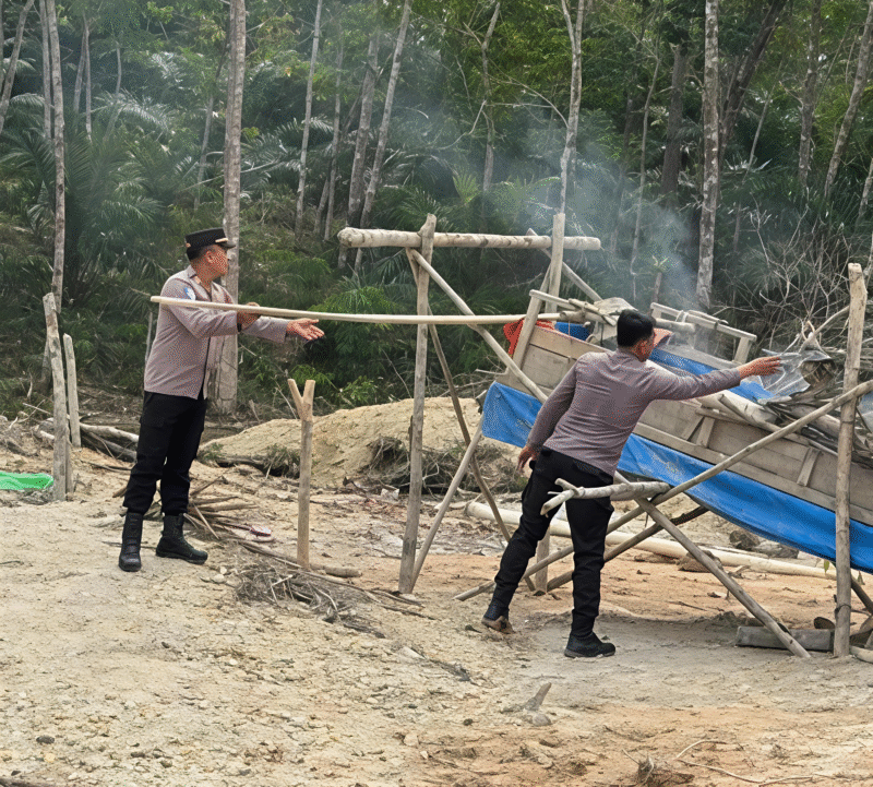 KAPOLSEK RIMBO BUJANG,AKP IDA BAGUS MADE OKA, S.H SAAT RAZIA DOMPENG DI DESA PERINTIS