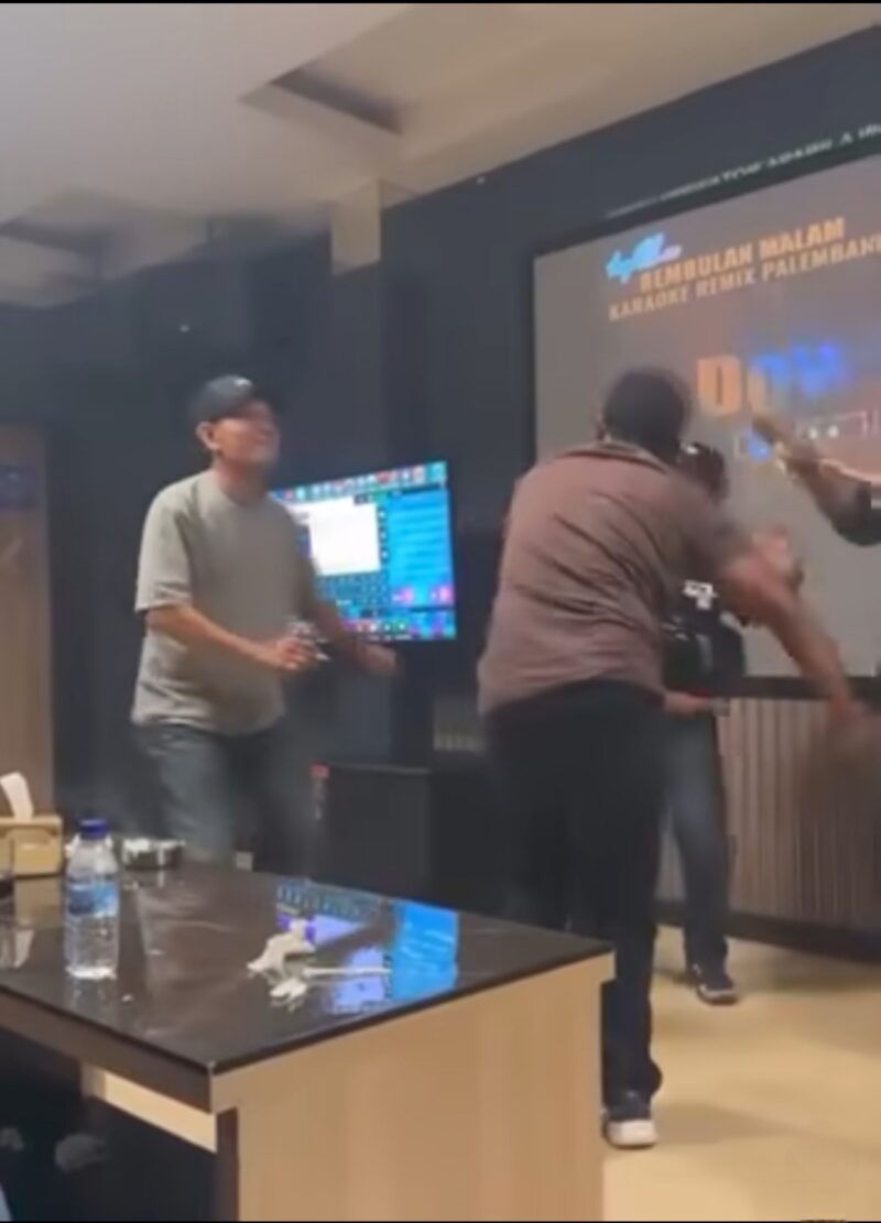 Screenshot video yang di posting akun @bang_jaja di grub Media sosial Facebook 