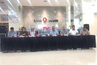 MANAGEMENT BANK JAMBI SAAT KONFERENSI PERS DI GEDUNG MENARA 9 BANK JAMBI