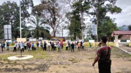 Kordinator Massa Perwakilan Warga Sungai Bengkal Saat Melakukan Orasi