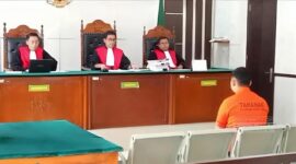 HAKIM PENGADILAN TEBO SAAT MEMBACAKAN PUTUSAN KASUS PEMBUNUHAN IMAM KOMAINI SIDIK (Alm).