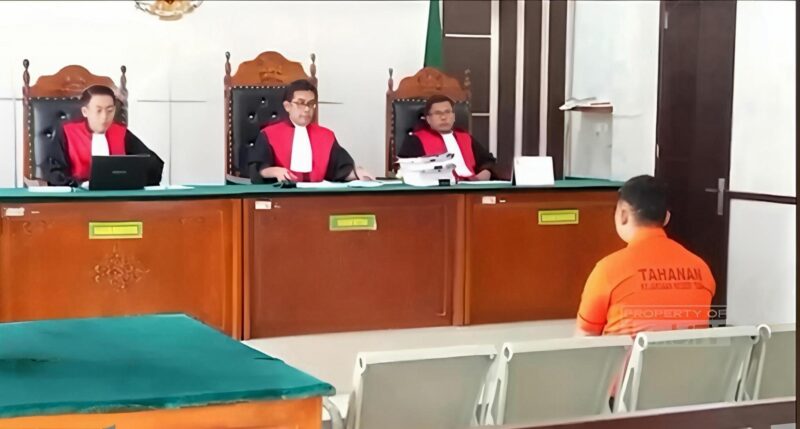 HAKIM PENGADILAN TEBO SAAT MEMBACAKAN PUTUSAN KASUS PEMBUNUHAN IMAM KOMAINI SIDIK (Alm).