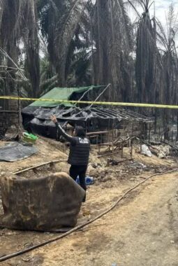 Polisi Kejar Pemilik Sumur Minyak Ilegal yang Terbakar di Keluang Musi Banyuasin