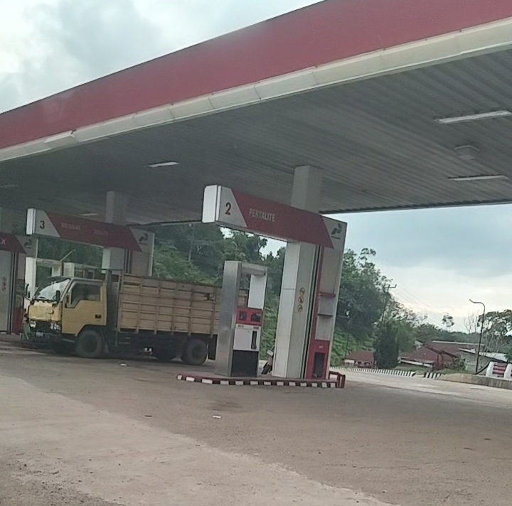 IMG-20260407-WA0048 Pelangsir BBM Bersubsidi Jenis Solar Bebas Beroperasi di SPBU 24-372-25 Jujuhan Kabupaten Bungo