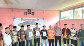 Para Calon Kepala Desa setelah mendapatkan Nomor Urut.