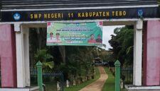 DUGAAN SMPN 11 TEBO MASIH JUAL-BELI LKS BAGI SISWANYA
