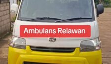 AMBULANCE RELAWAN YANG IKUT ROMBONGAN SAAT BERKAMPANYE CALON KEPALA DESA JAYA MULIA.