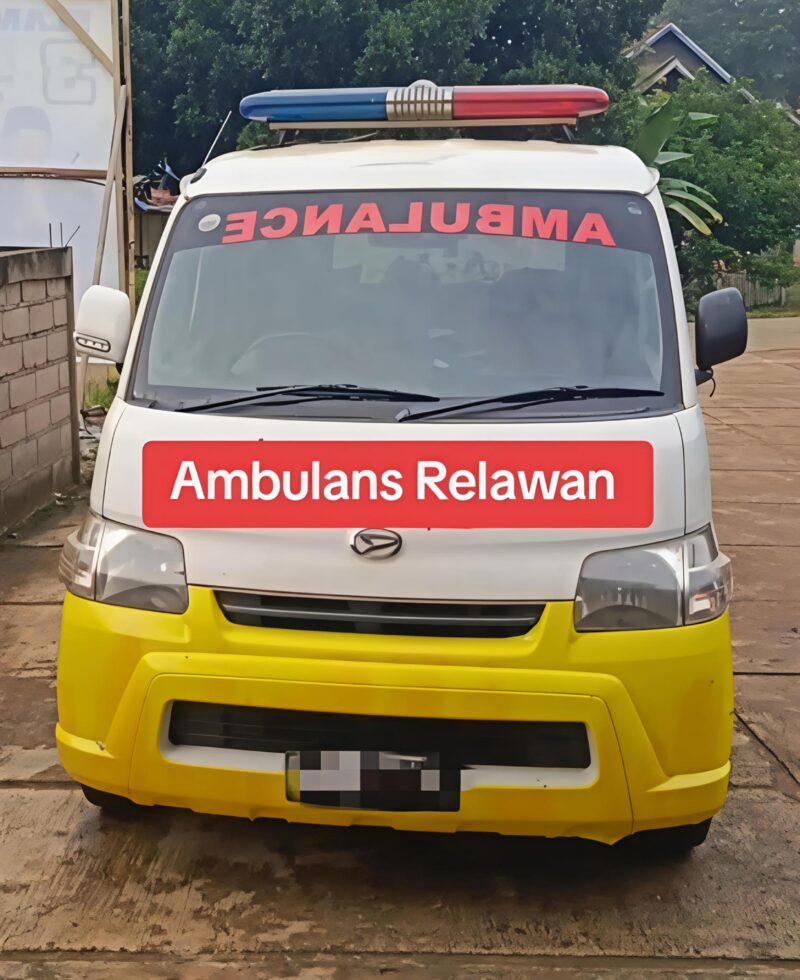 AMBULANCE RELAWAN YANG IKUT ROMBONGAN SAAT BERKAMPANYE CALON KEPALA DESA JAYA MULIA.