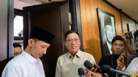 Anggota DPRD Jember Achmad Syahri Assidiqi Saat Diwawancarai Awak Media.