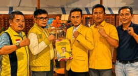 Penyerahan dokumen diterima langsung oleh Sekretaris DPD Partai Golkar Provinsi Jambi Ir H Ivan Wirata,.ST,.MM,.MT 