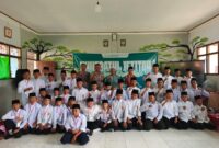 FOTO BERSAMA DALAM KEGIATAN SOSIALISASI KEBANGSAAN DAN KAMPANYE ANTI-BULLYING DI PONPES SHUFFAH HIZBULLAH AL FATAH