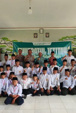 BHABINKAMTIBMAS POLSEK RIMBO BUJANG TANAMKAN WAWASAN KEBANGSAAN DAN KAMPANYEKAN ANTI-BULLYING DI PONPES SHUFFAH HIZBULLAH AL FATAH